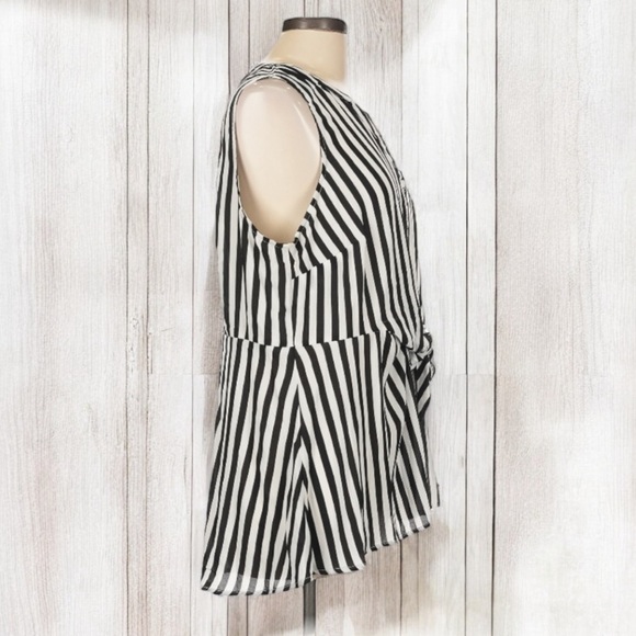 Torrid Blouse with Tie Front | SIZE 0 (L-12) - Picture 3 of 5